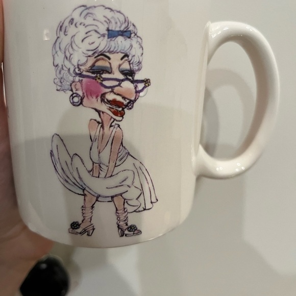 BIDDYS STILL THE SEX GODDESS DENTURE MUG. Funny 4494 collectors mug Marilyn - Picture 7 of 8